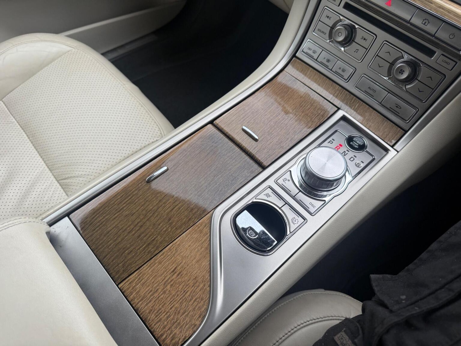 Used Jaguar XF 2010 for sale - 77213495: Photo 58