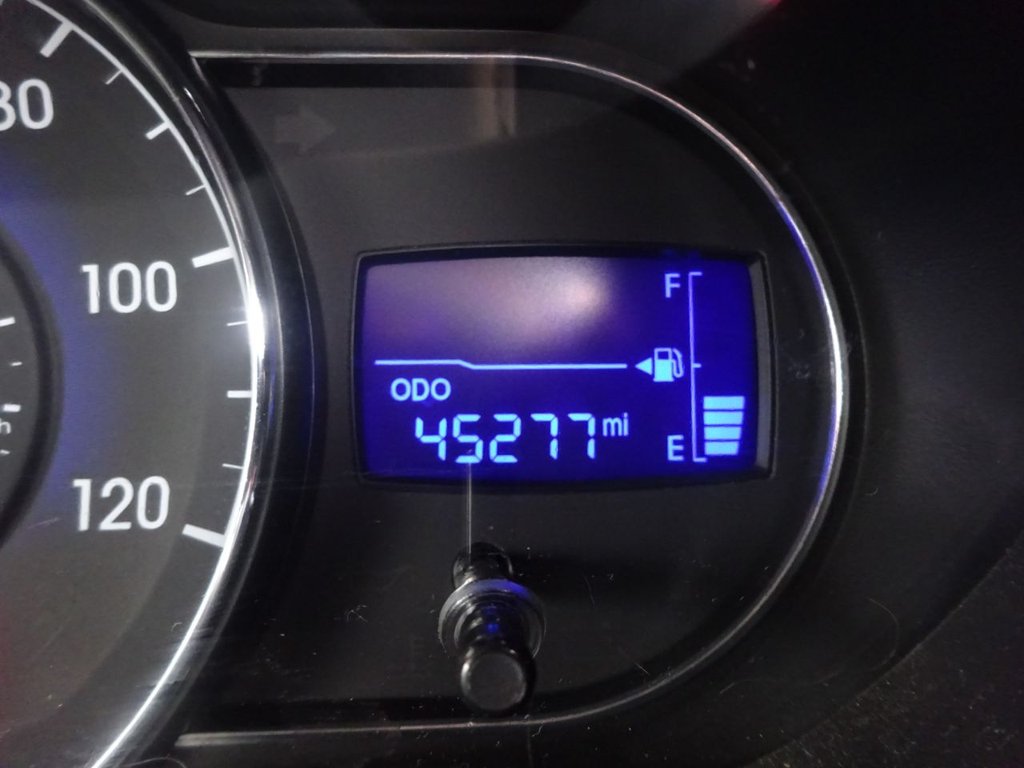 Used Hyundai i10 2011 for sale - 77668936: Photo 10