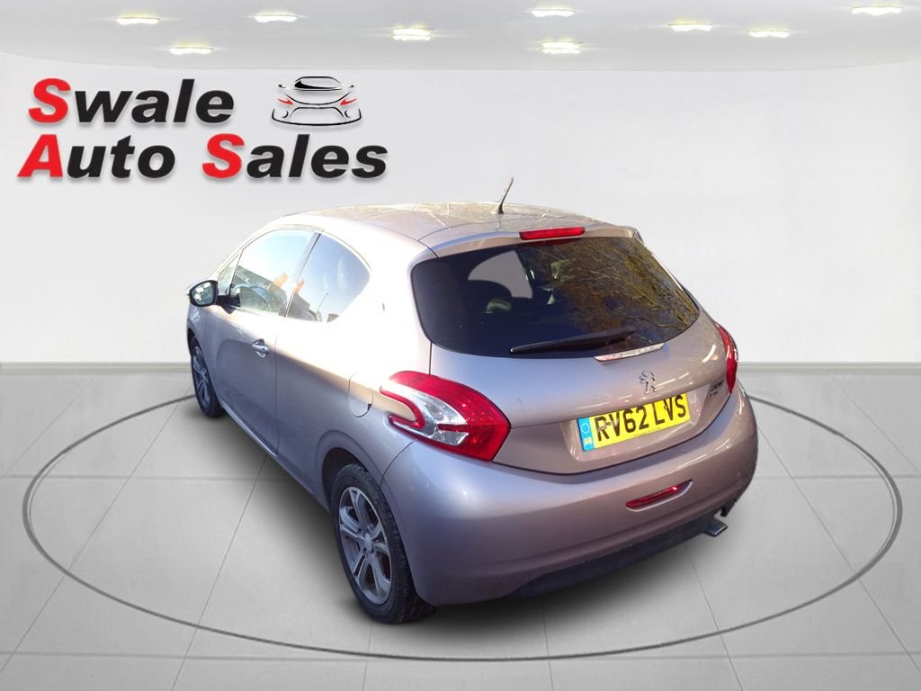 Used Peugeot 208 2012 for sale - 76429986: Photo 6