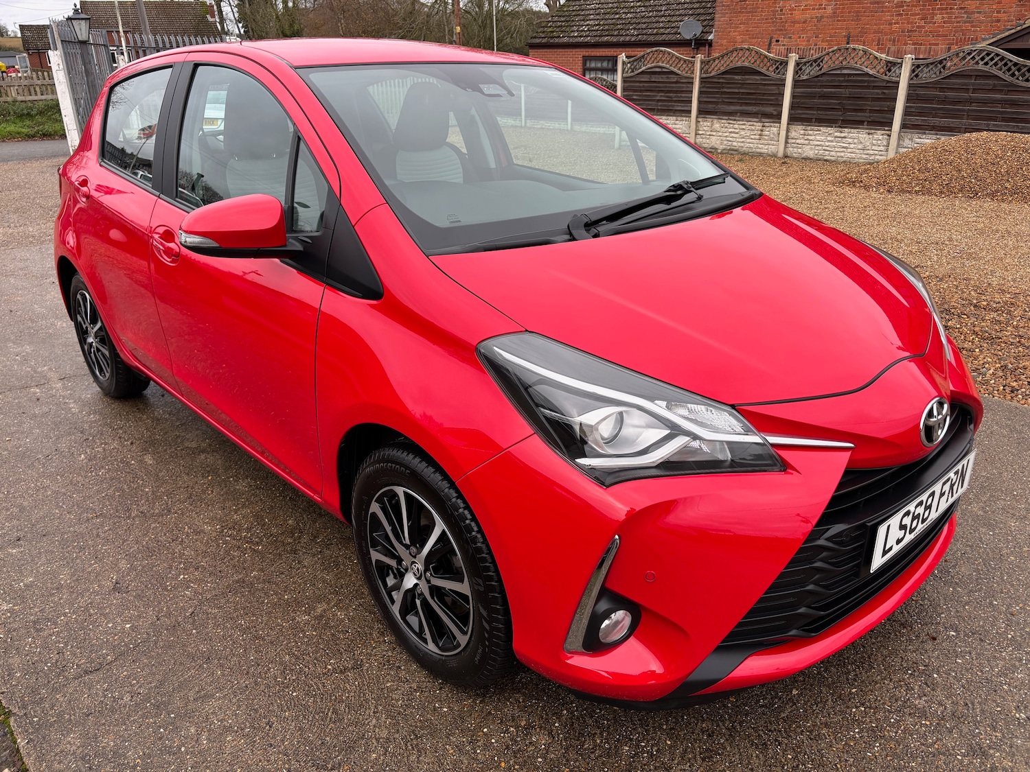 Used Toyota Yaris 2018 for sale - 76699722: Photo 1