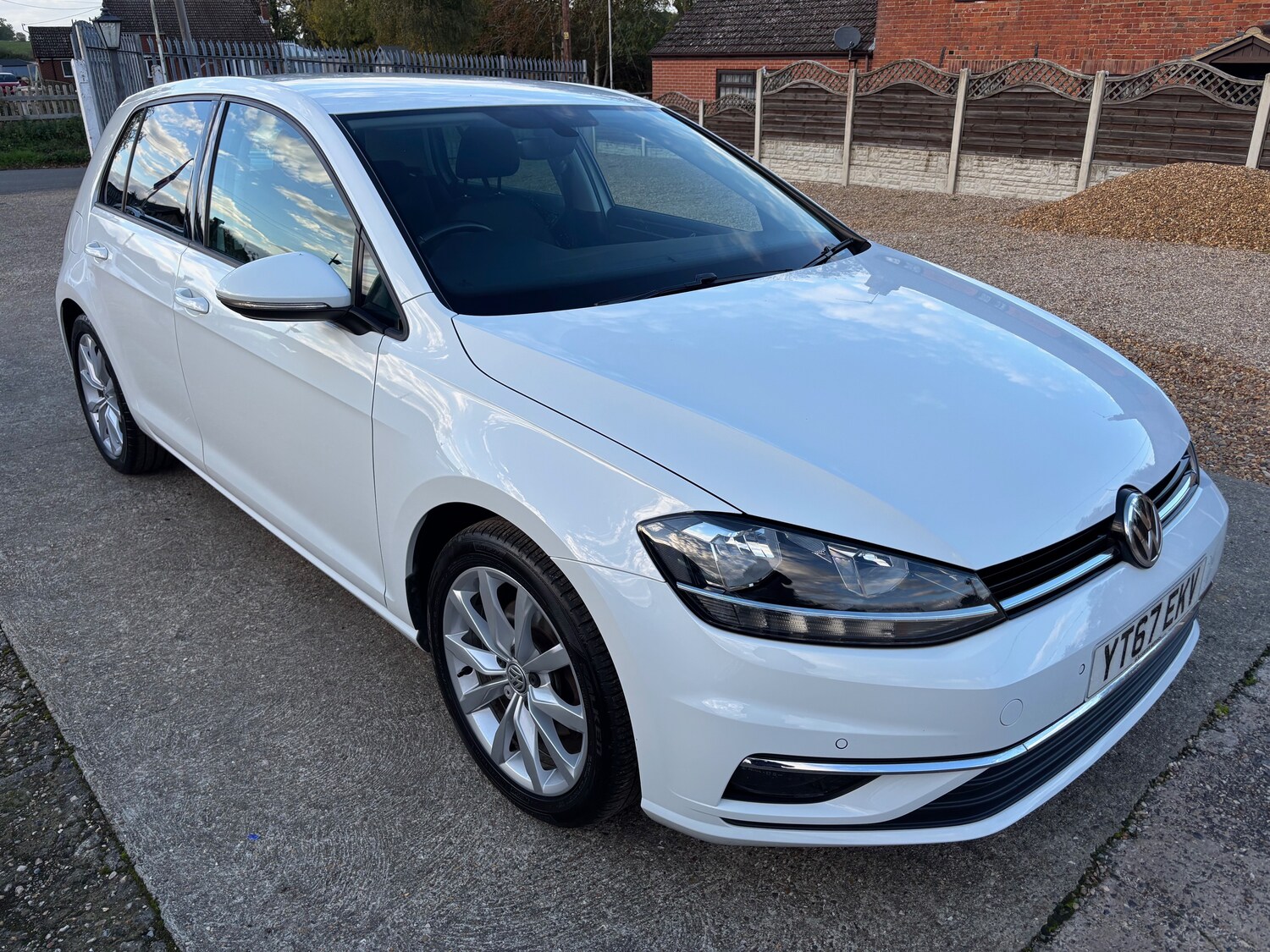 Used Volkswagen Golf 2017 for sale - 76369548: Photo 1