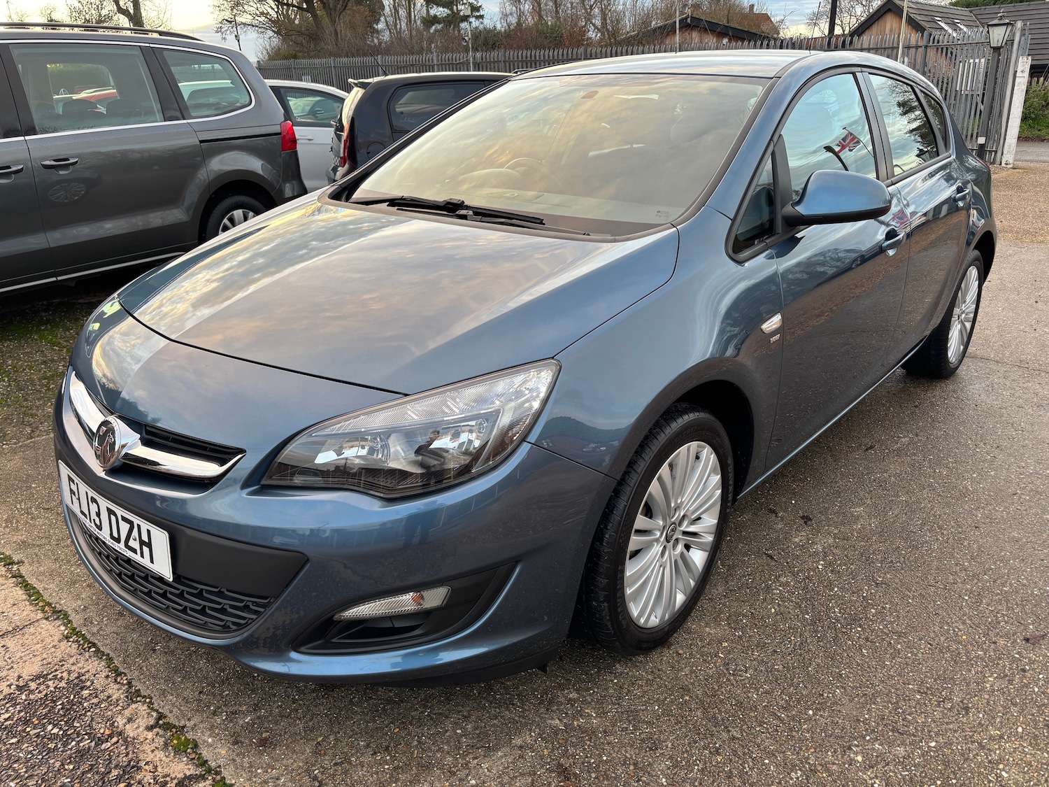 Used Vauxhall Astra 2013 for sale - 76974755: Photo 3