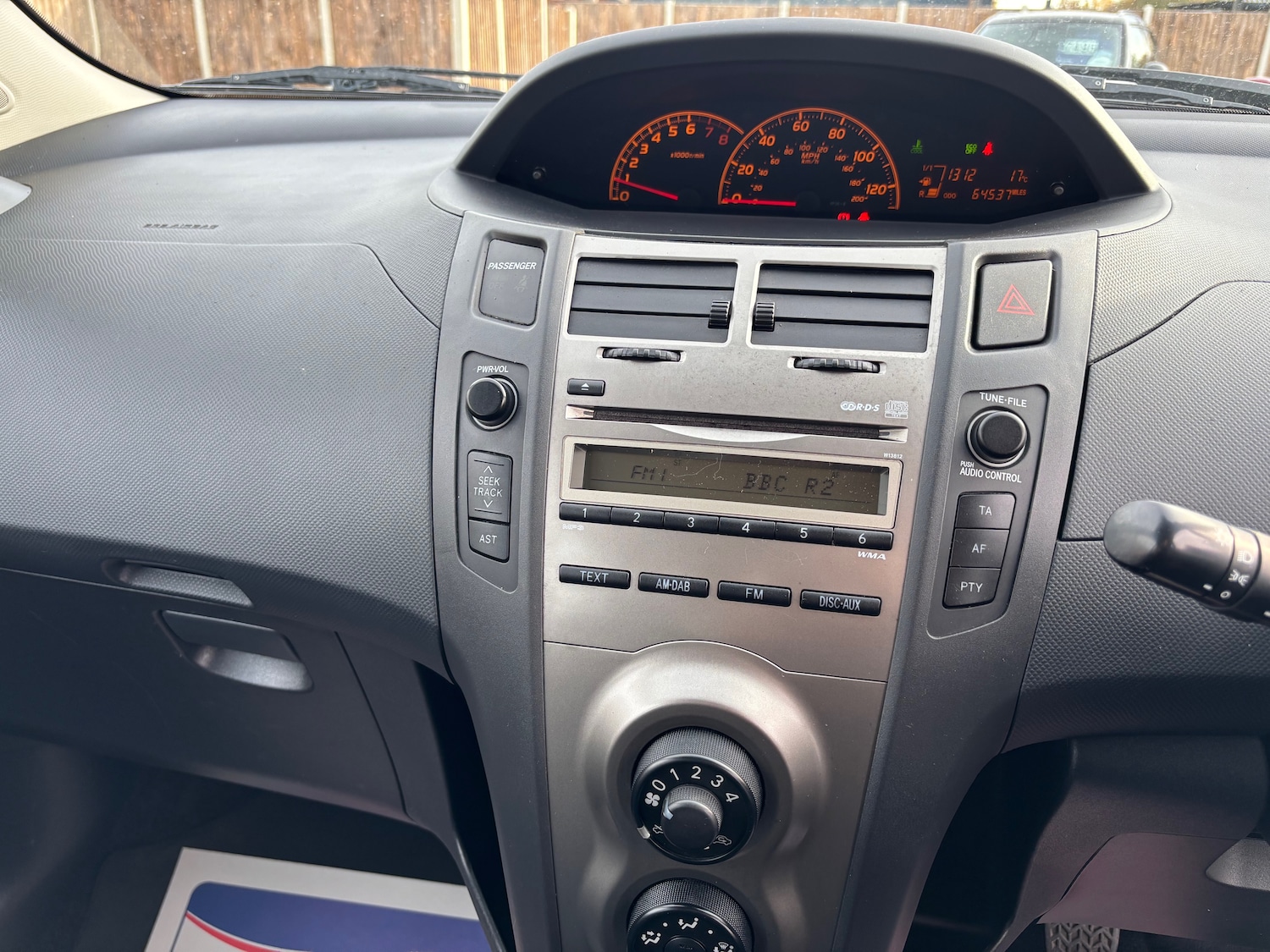 Used Toyota Yaris 2010 for sale - 76511149: Photo 12