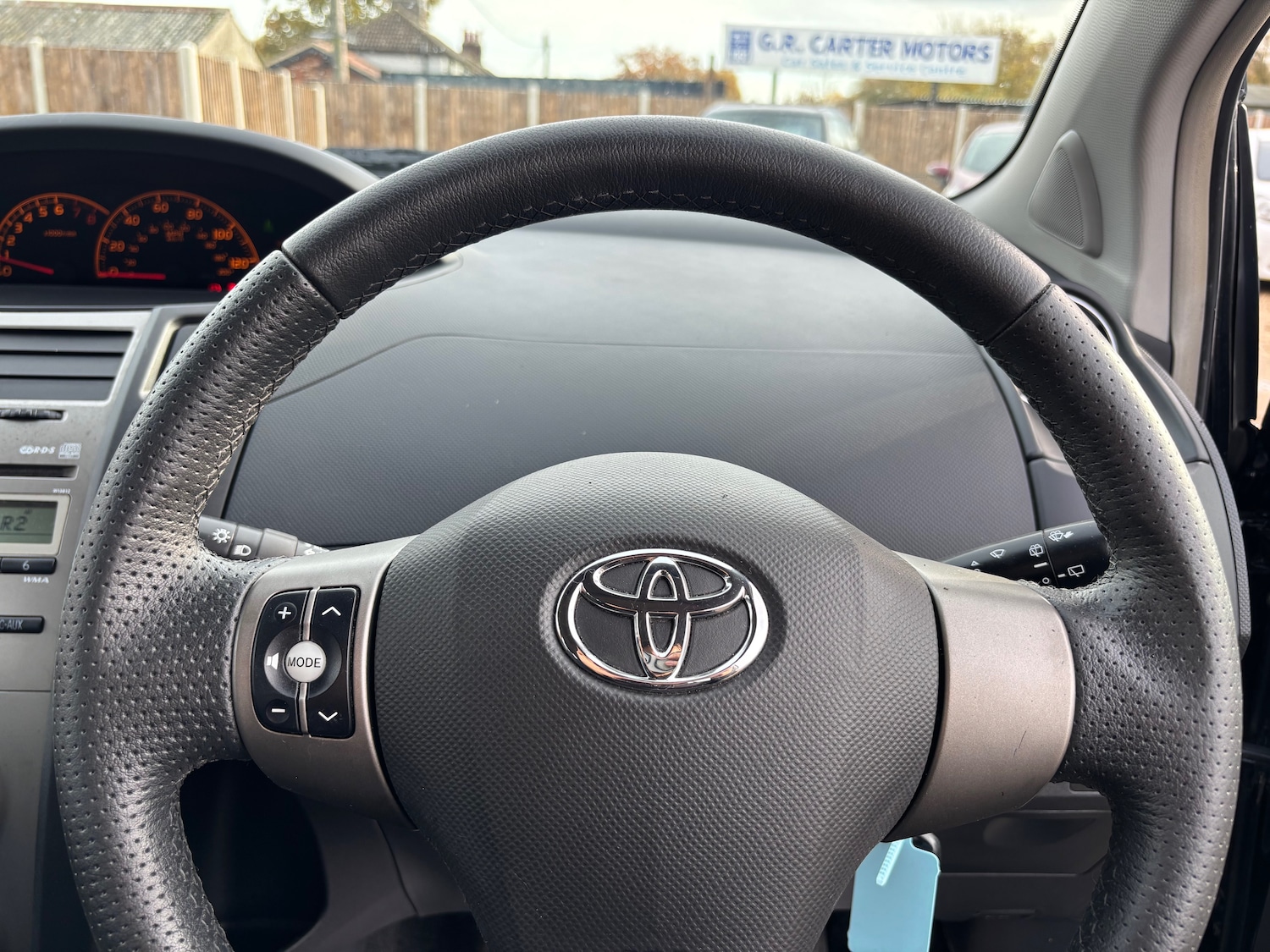 Used Toyota Yaris 2010 for sale - 76511149: Photo 13