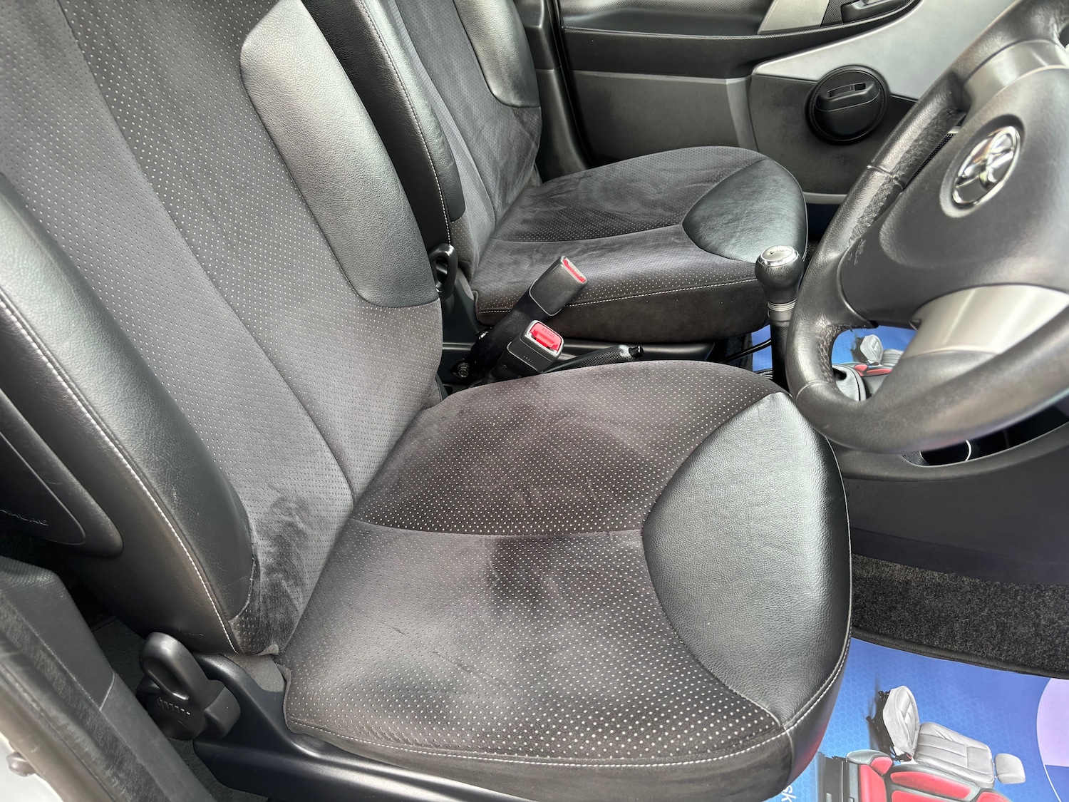 Used Toyota AYGO 2013 for sale - 76149918: Photo 8
