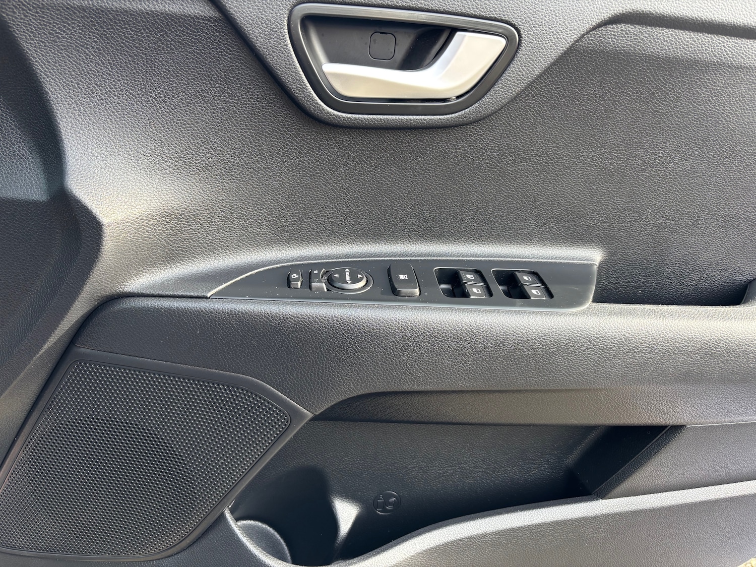 Used Kia Stonic 2018 for sale - 77968999: Photo 19