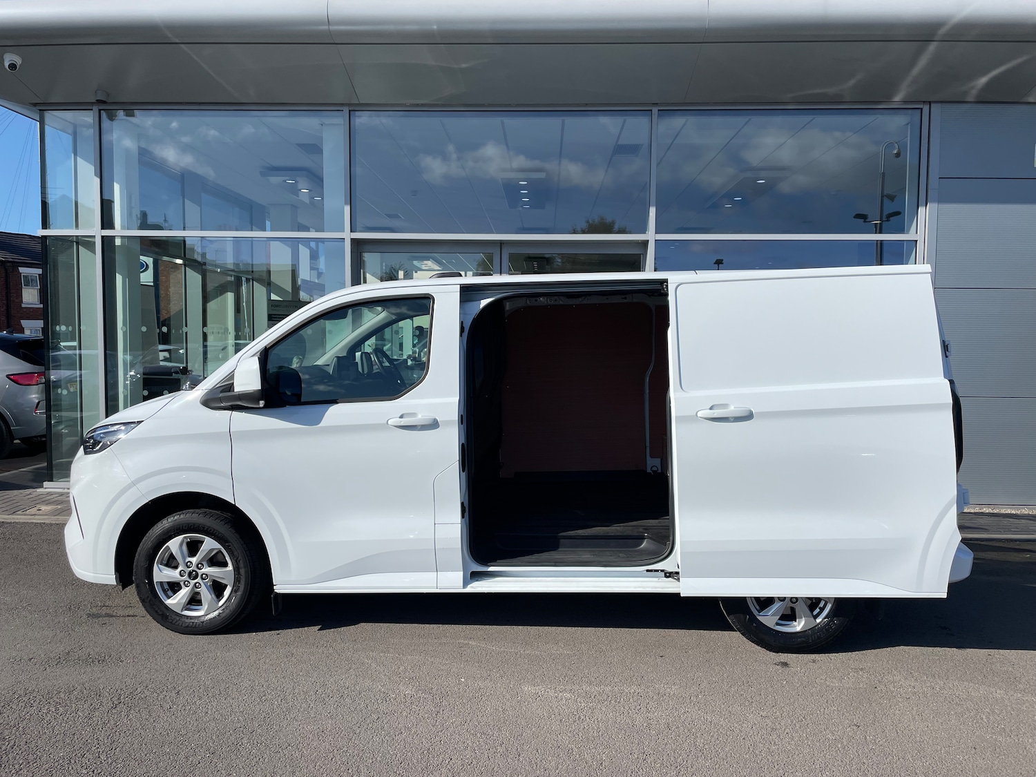 Used Ford Transit Custom 2024 for sale - 77000757: Photo 9