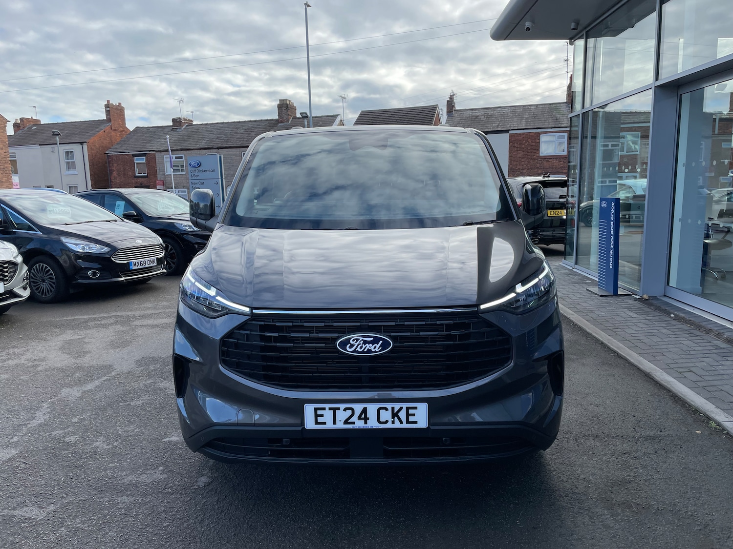 Used Ford Tourneo Custom 2024 for sale - 77000575: Photo 2