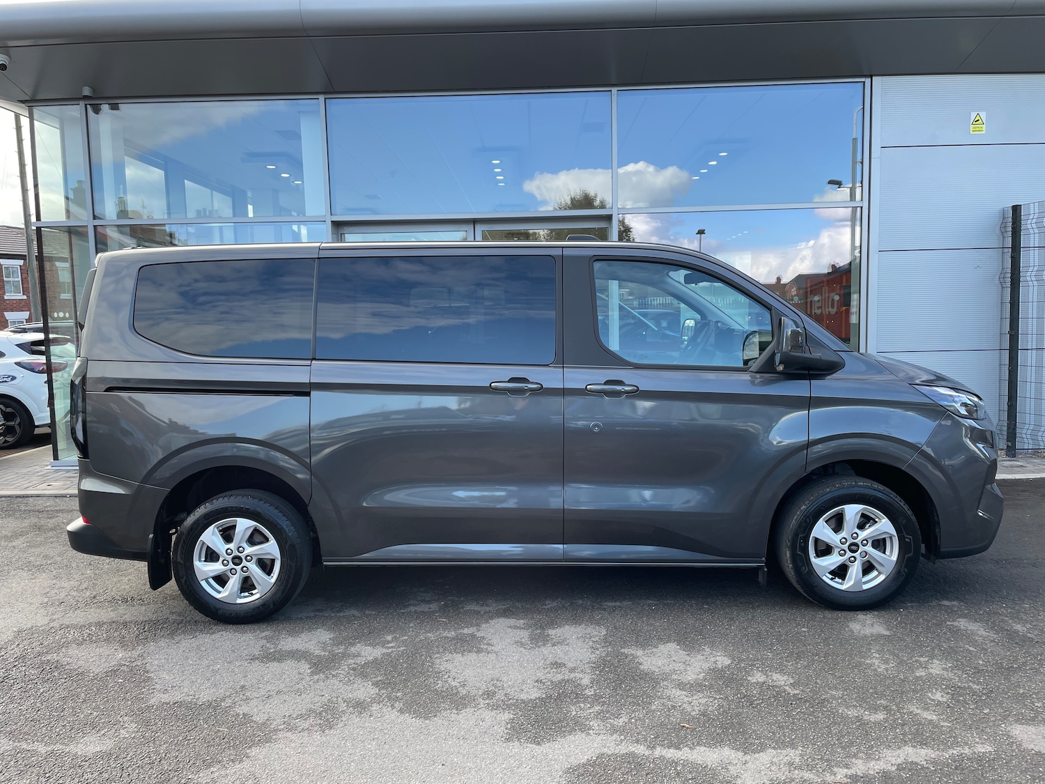 Used Ford Tourneo Custom 2024 for sale - 77000575: Photo 7