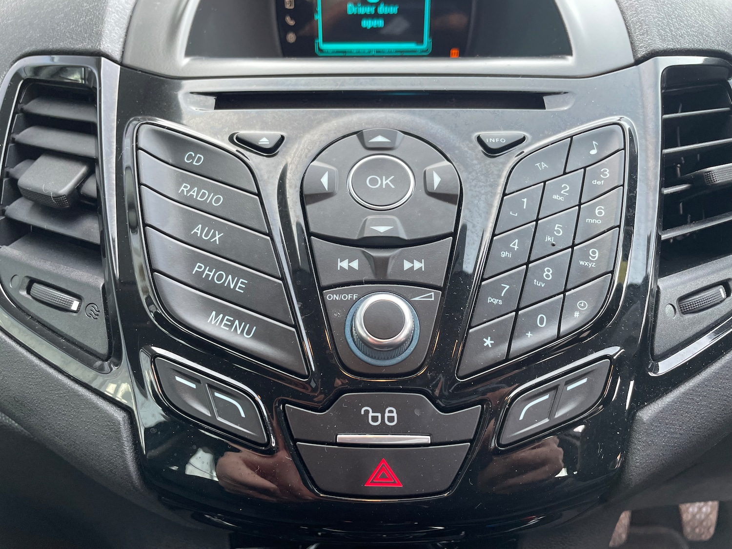 Used Ford Fiesta 2015 for sale - 77980628: Photo 21