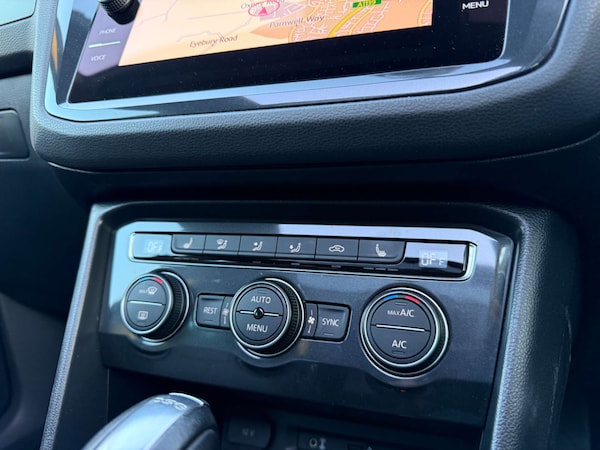 Used Volkswagen Tiguan 2018 for sale - 74308860: Photo 44