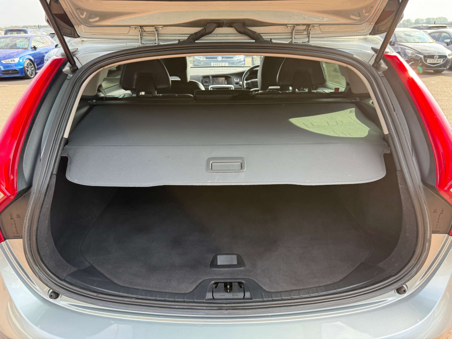 Used Volvo V60 2018 for sale - 76006108: Photo 21