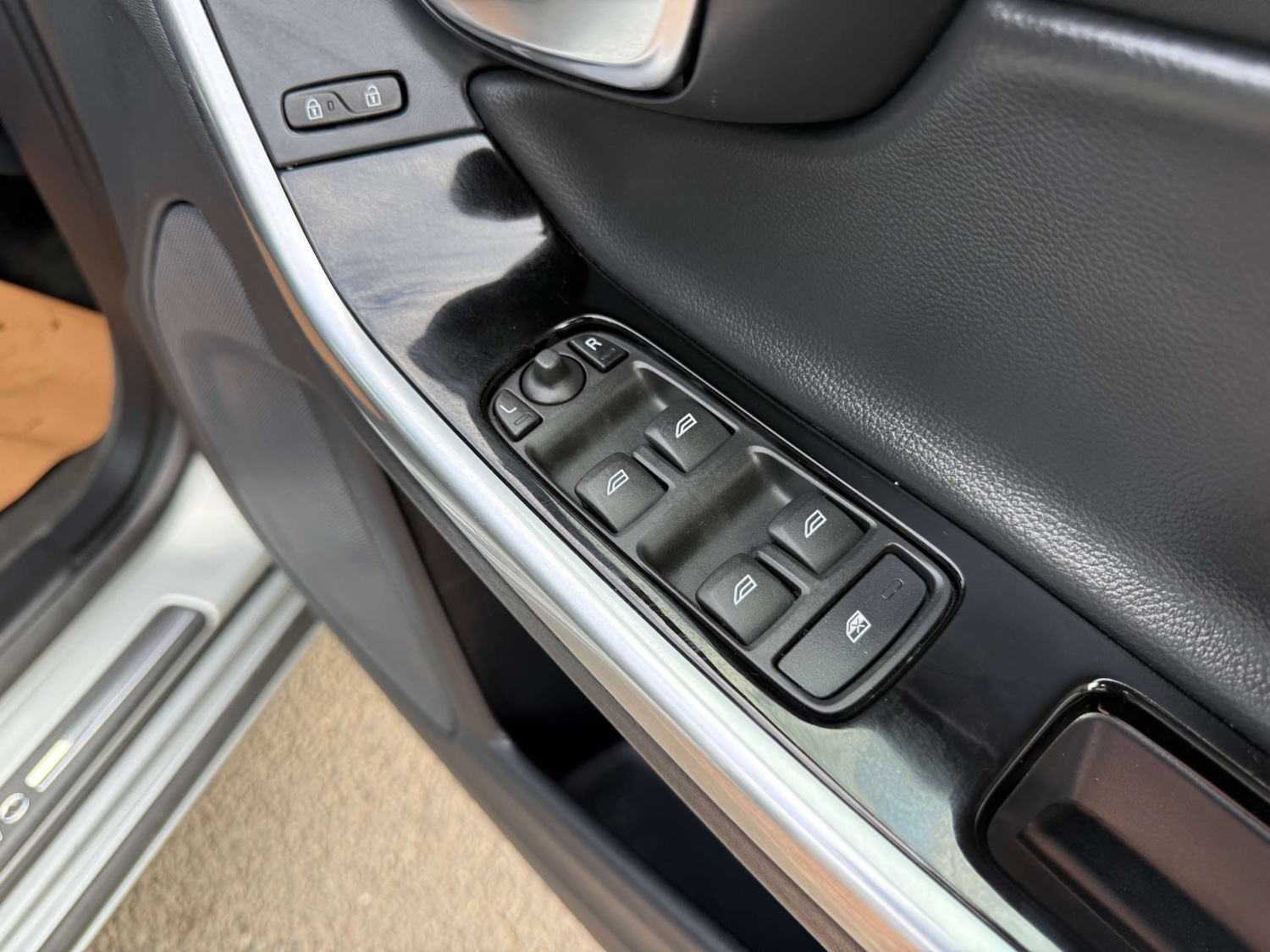 Used Volvo V60 2018 for sale - 76006108: Photo 23