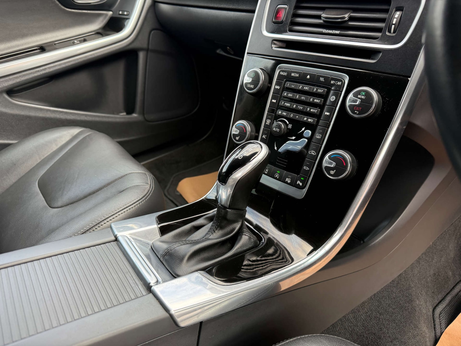 Used Volvo V60 2018 for sale - 76006108: Photo 26