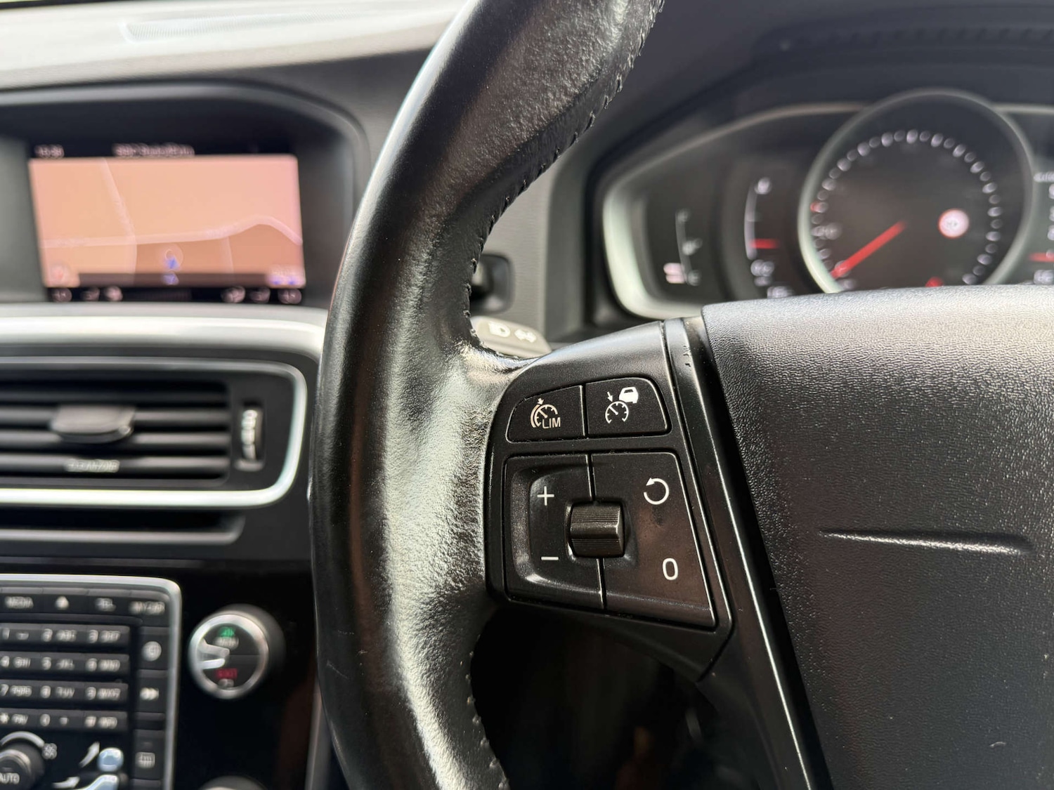 Used Volvo V60 2018 for sale - 76006108: Photo 28