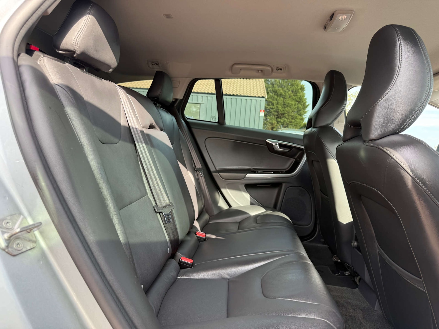 Used Volvo V60 2018 for sale - 76006108: Photo 40