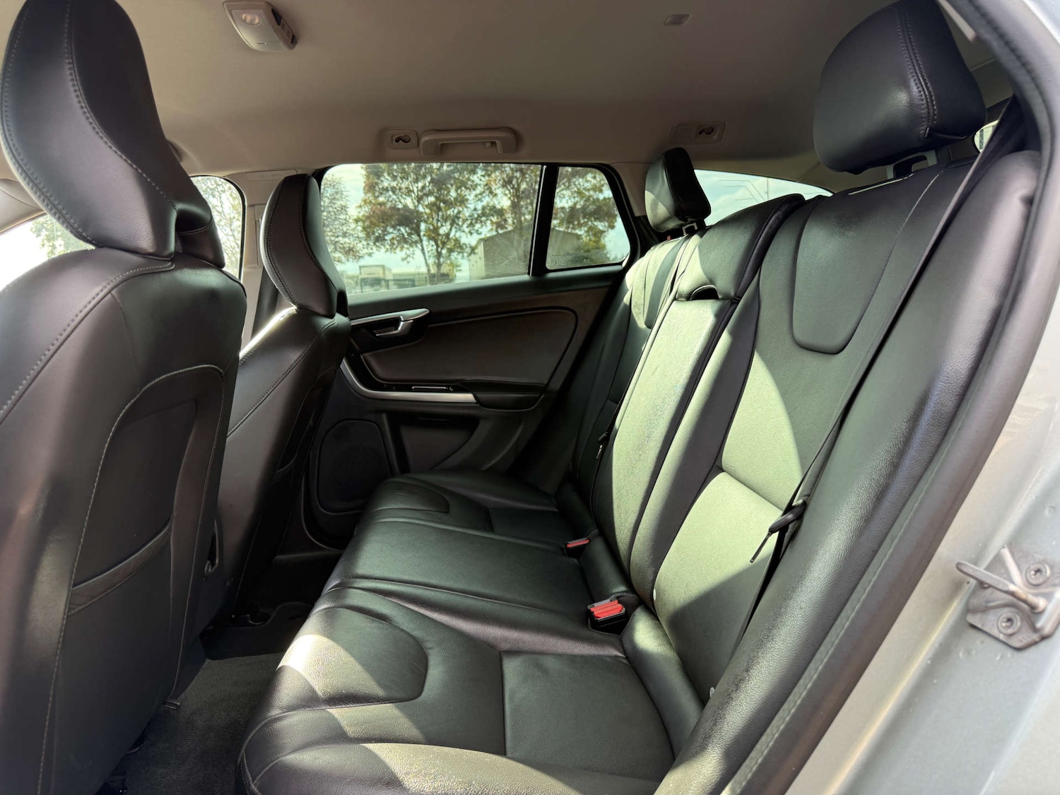 Used Volvo V60 2018 for sale - 76006108: Photo 42