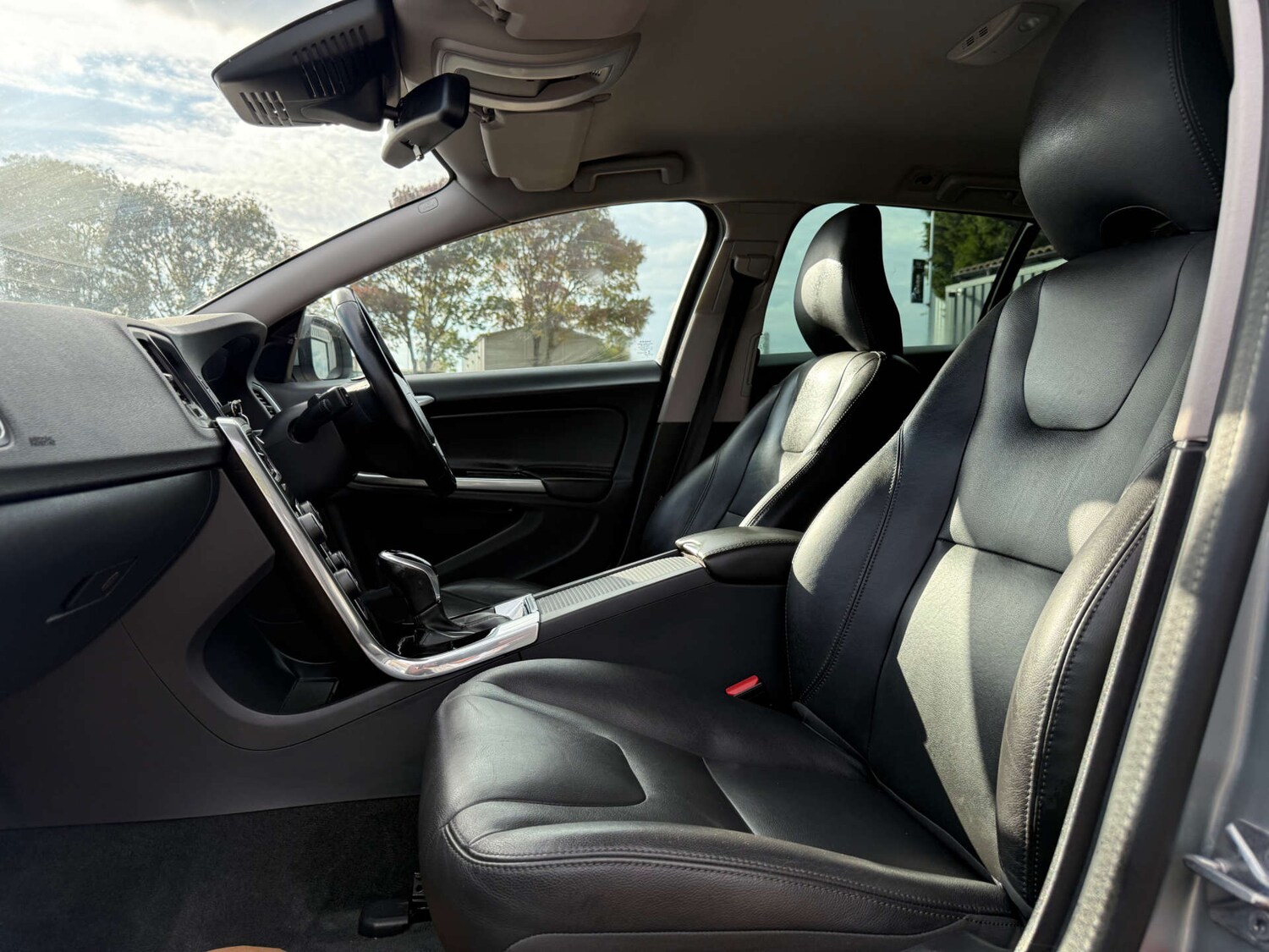 Used Volvo V60 2018 for sale - 76006108: Photo 43