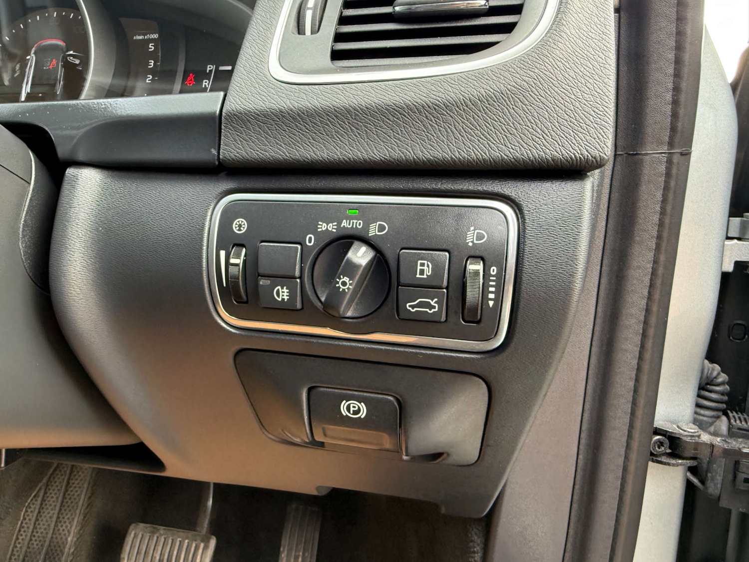 Used Volvo V60 2018 for sale - 76006108: Photo 54