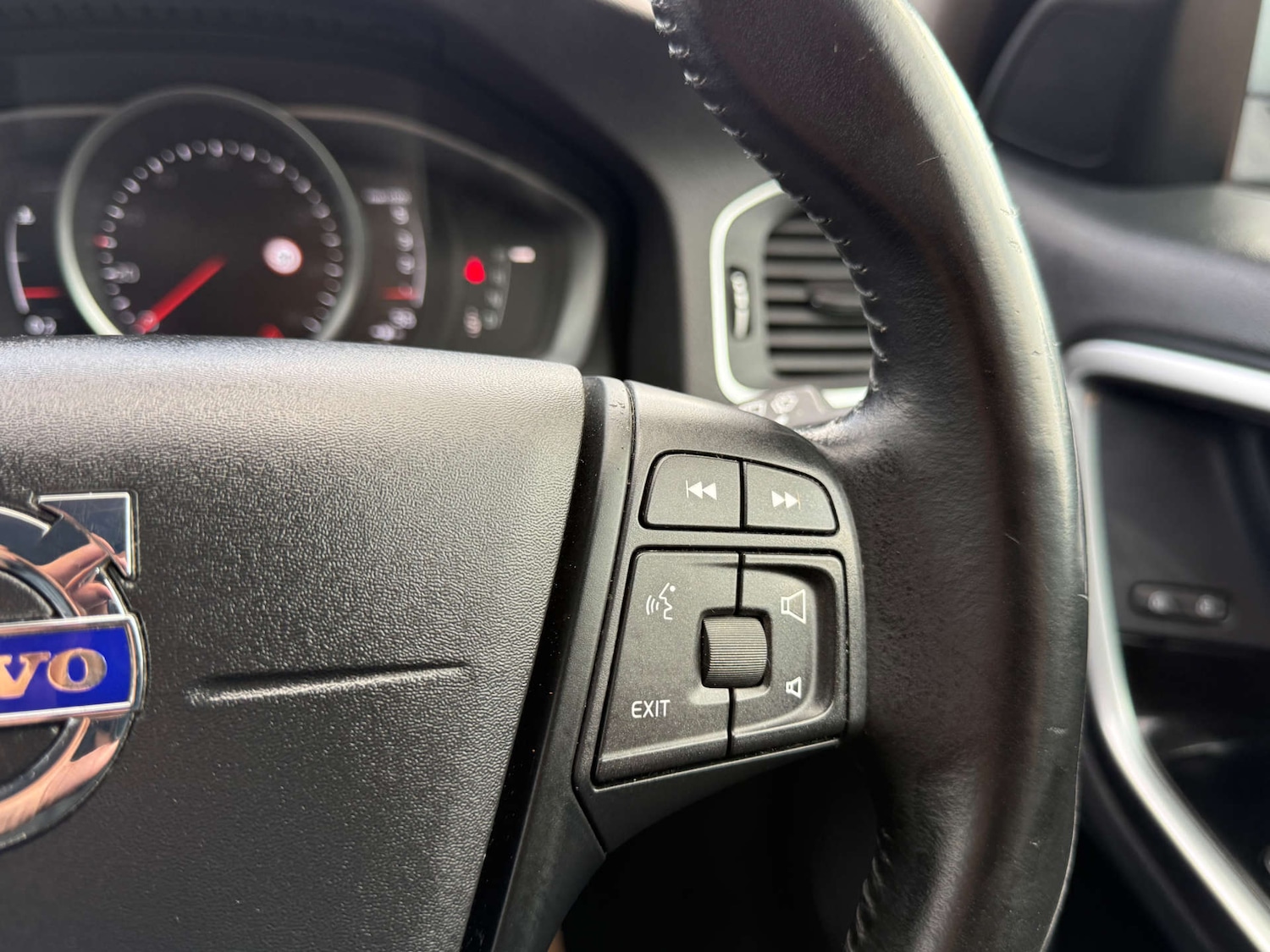 Used Volvo V60 2018 for sale - 76006108: Photo 62