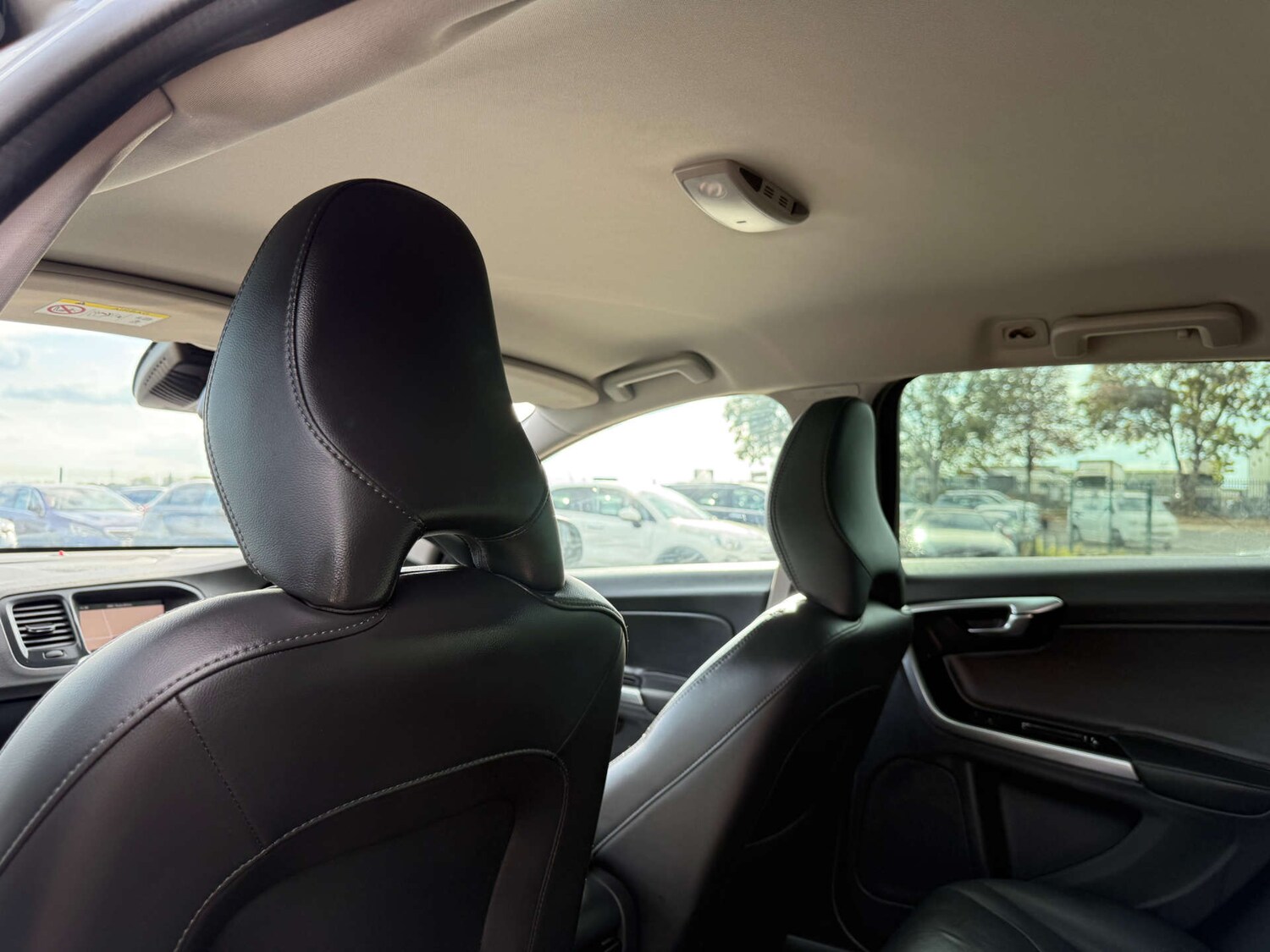 Used Volvo V60 2018 for sale - 76006108: Photo 74