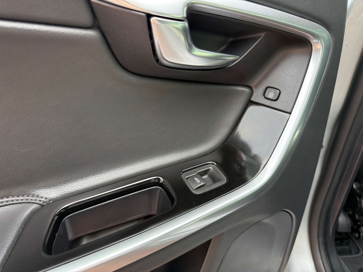 Used Volvo V60 2018 for sale - 76006108: Photo 75