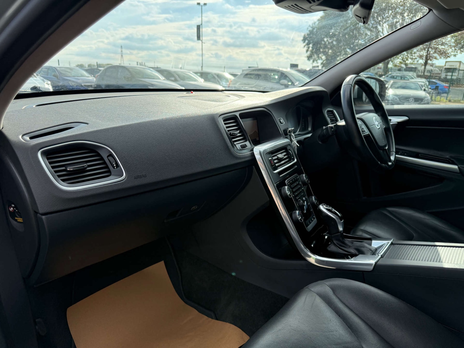 Used Volvo V60 2018 for sale - 76006108: Photo 77