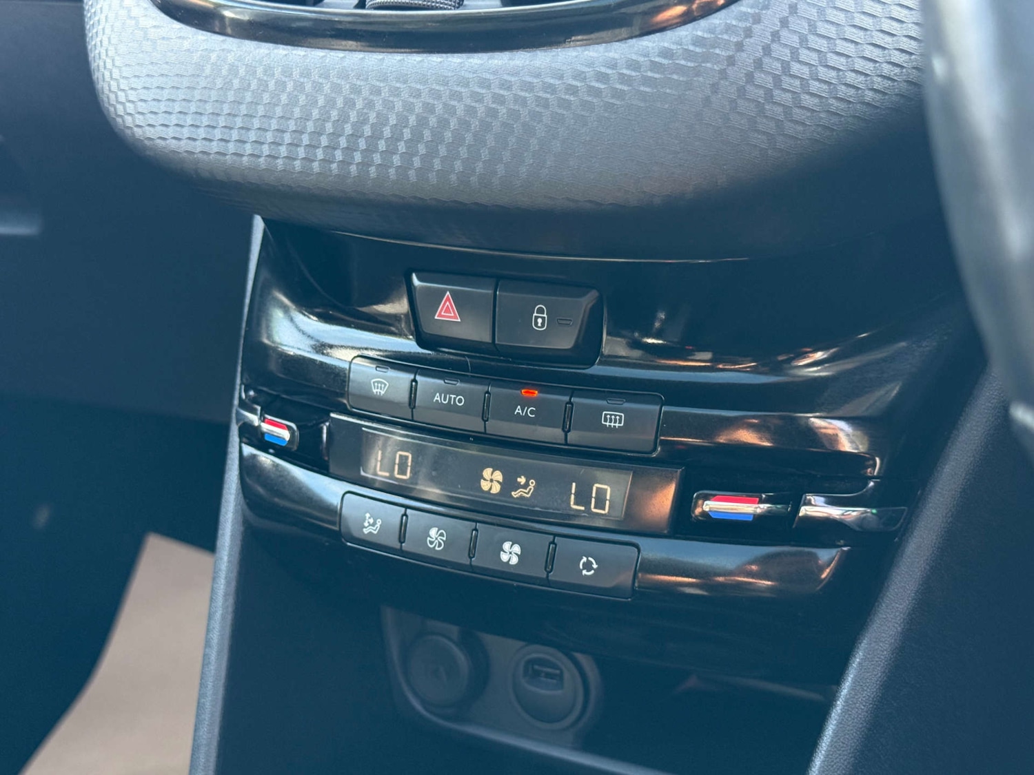 Used Peugeot 208 2019 for sale - 75971115: Photo 31