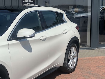 Used Infiniti Q30 2017 for sale - 79289377: Photo