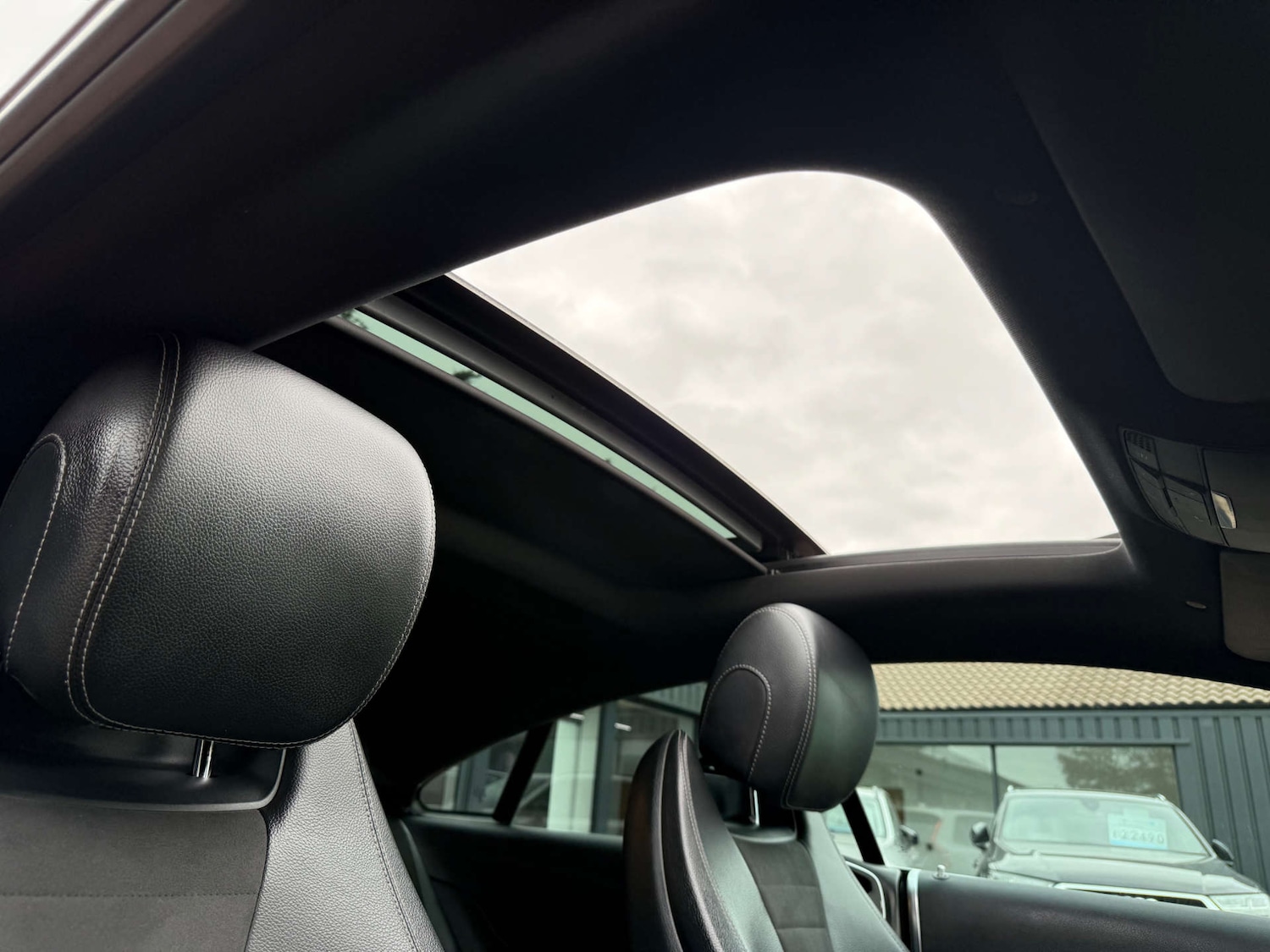 Used Mercedes-Benz E Class 2018 for sale - 76026245: Photo 35