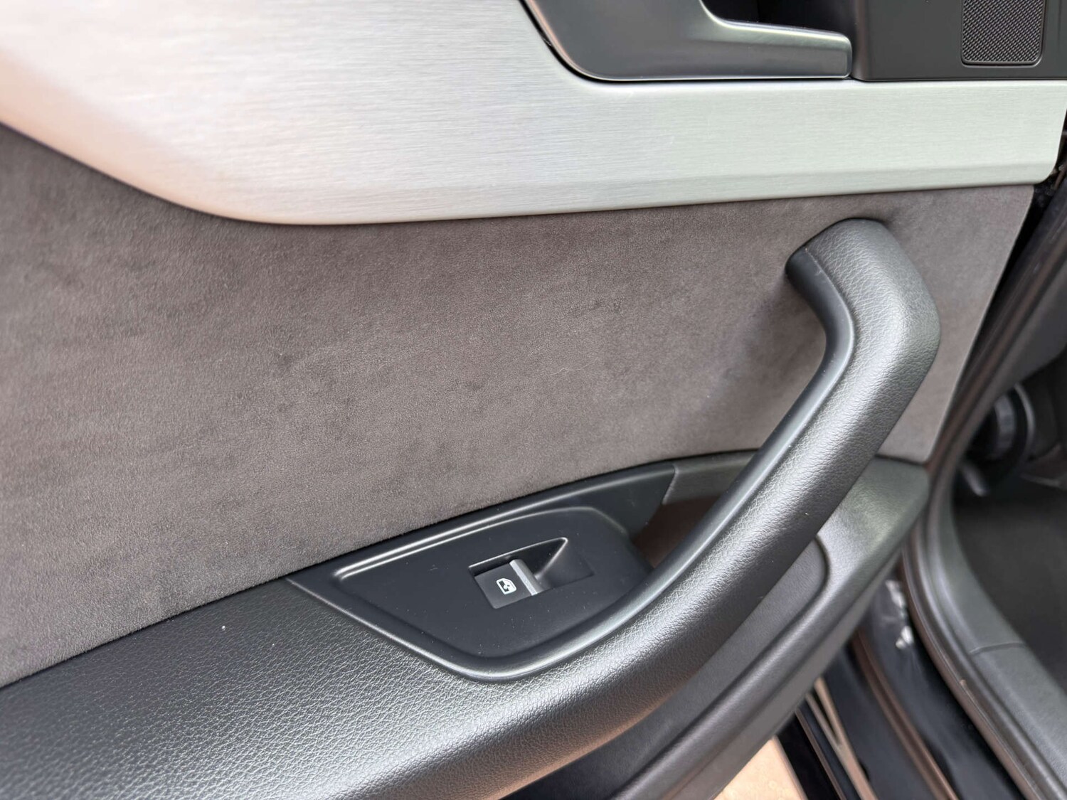 Used Audi A4 2017 for sale - 76056637: Photo 97