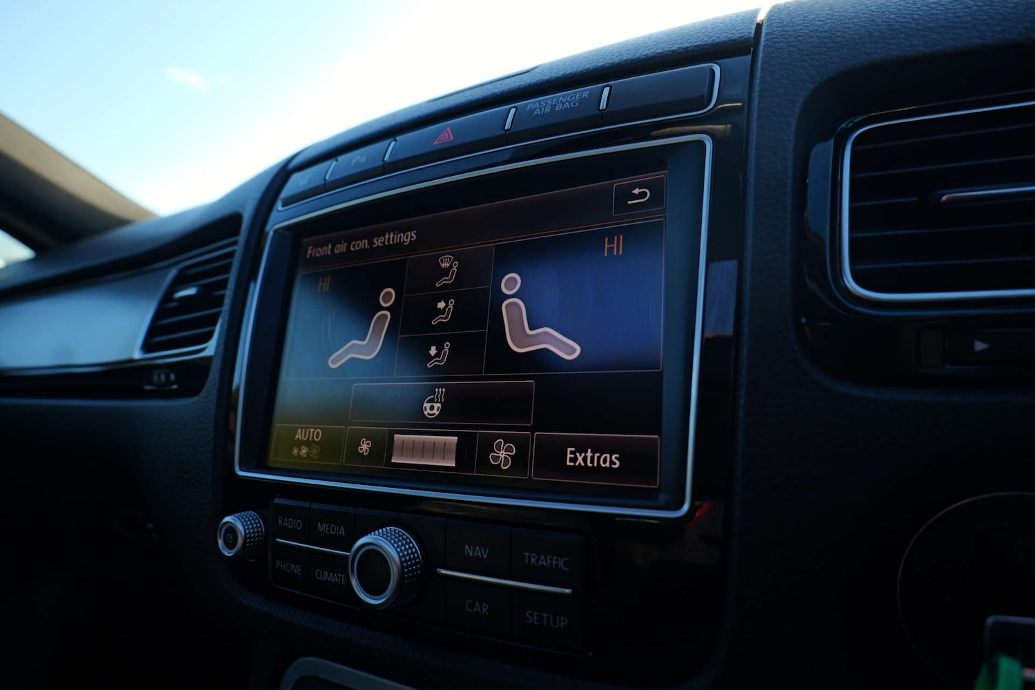 Used Volkswagen Touareg 2015 for sale - 76706747: Photo 32