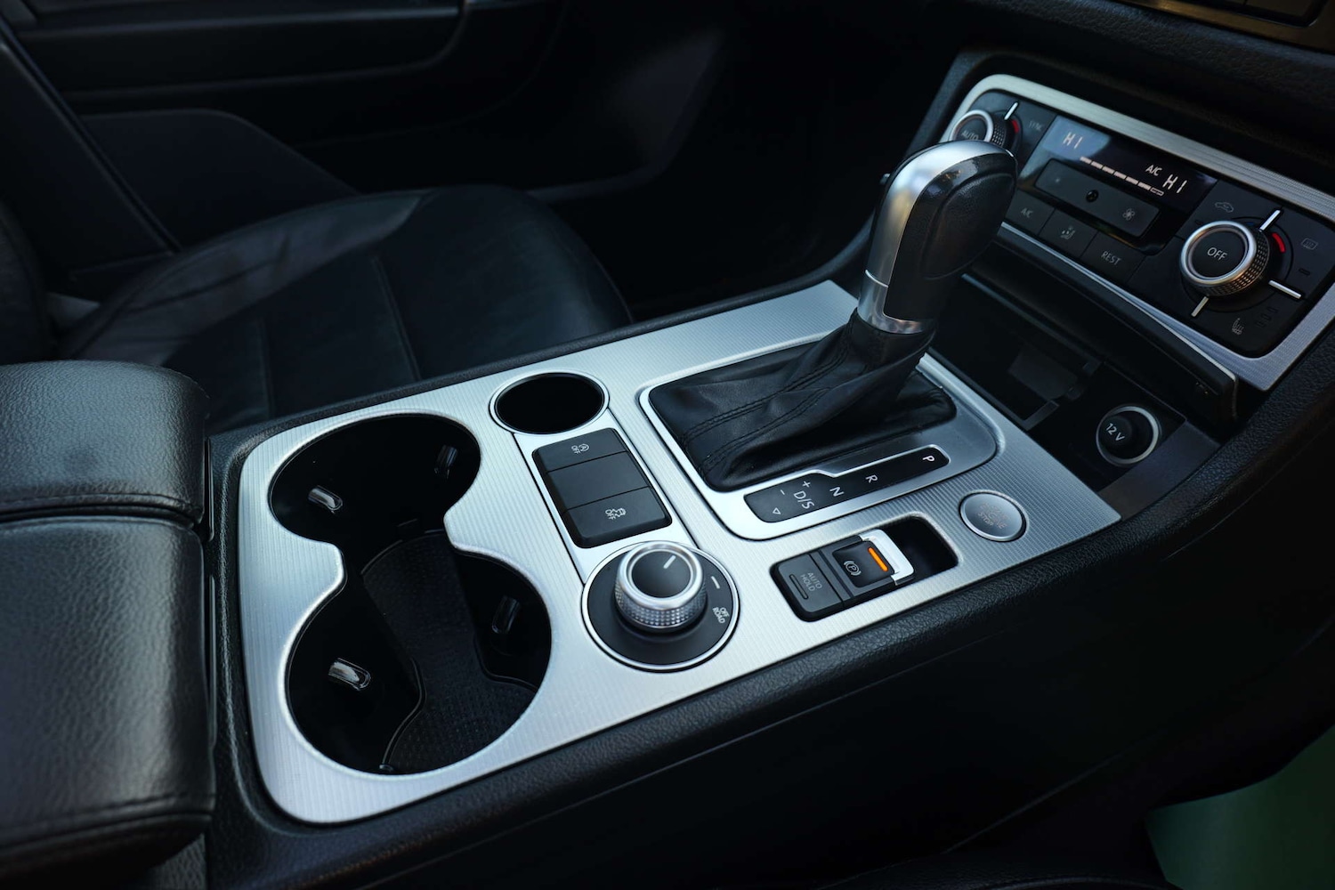 Used Volkswagen Touareg 2015 for sale - 76706747: Photo 34