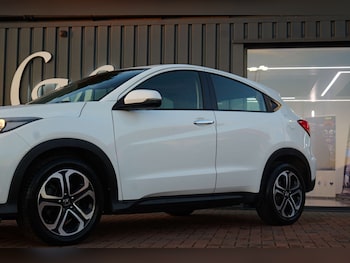 Used Honda HR-V 2017 for sale - 76653990: Photo