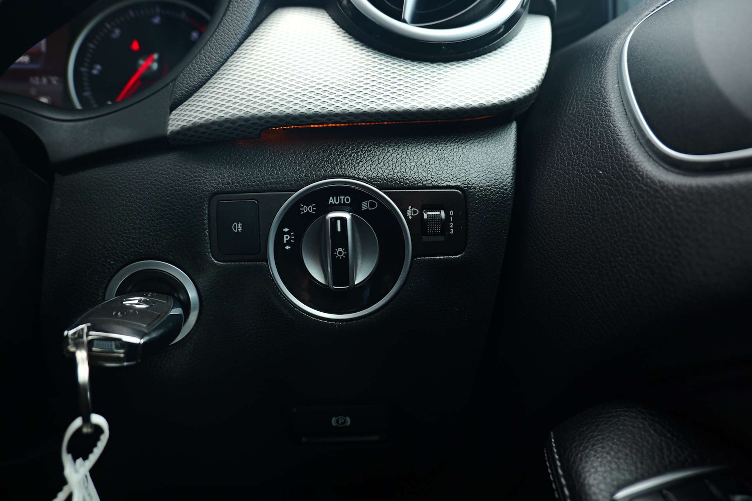 Used Mercedes-Benz B Class 2015 for sale - 76382742: Photo 54