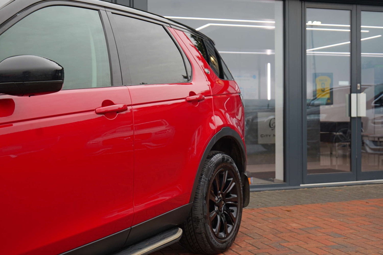 Used Land Rover Discovery Sport 2015 for sale - 76412614: Photo 2