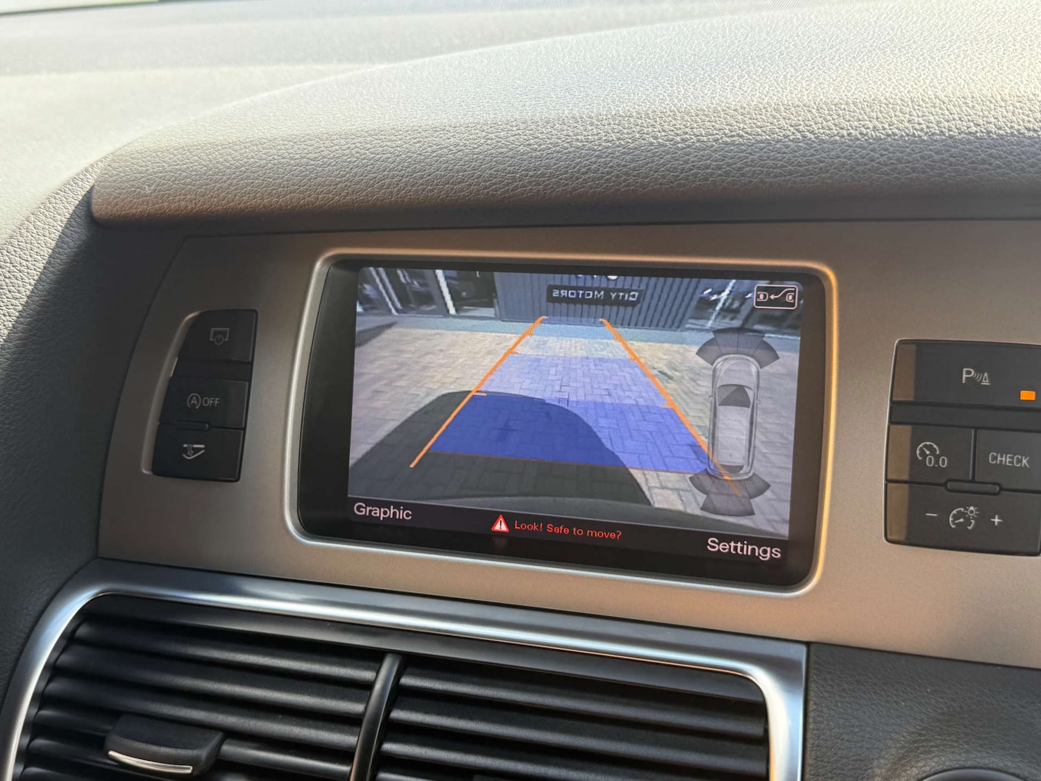 Used Audi Q7 2014 for sale - 76971060: Photo 41