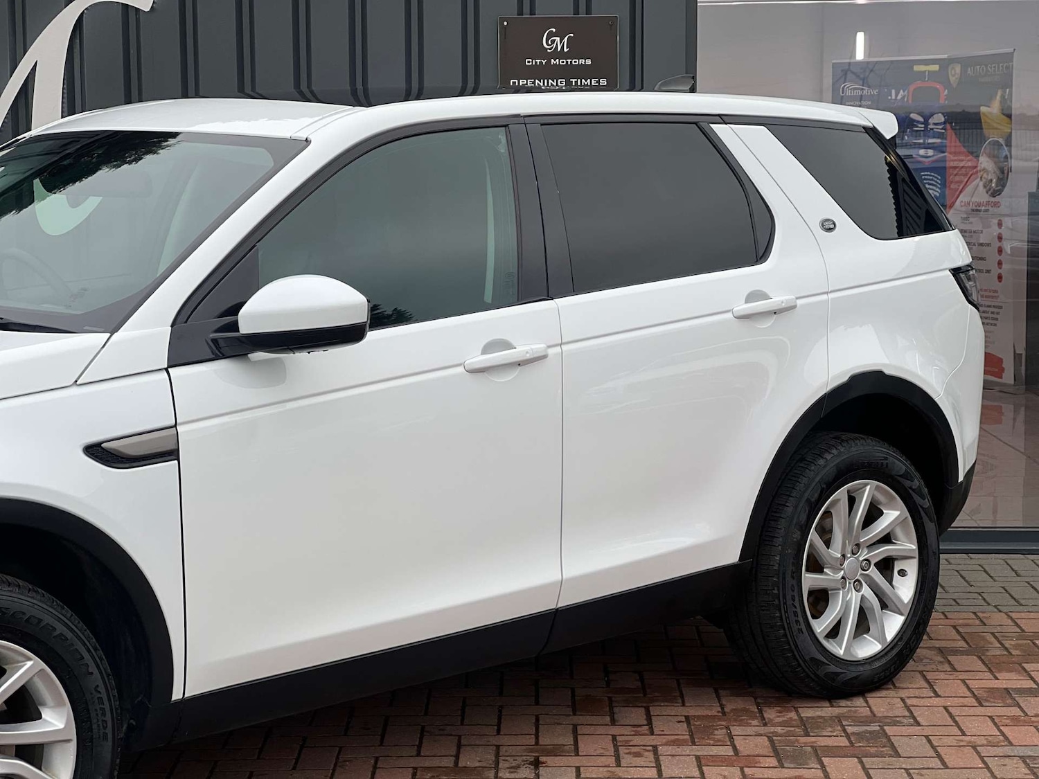 Used Land Rover Discovery Sport 2017 for sale - 77366805: Photo 2