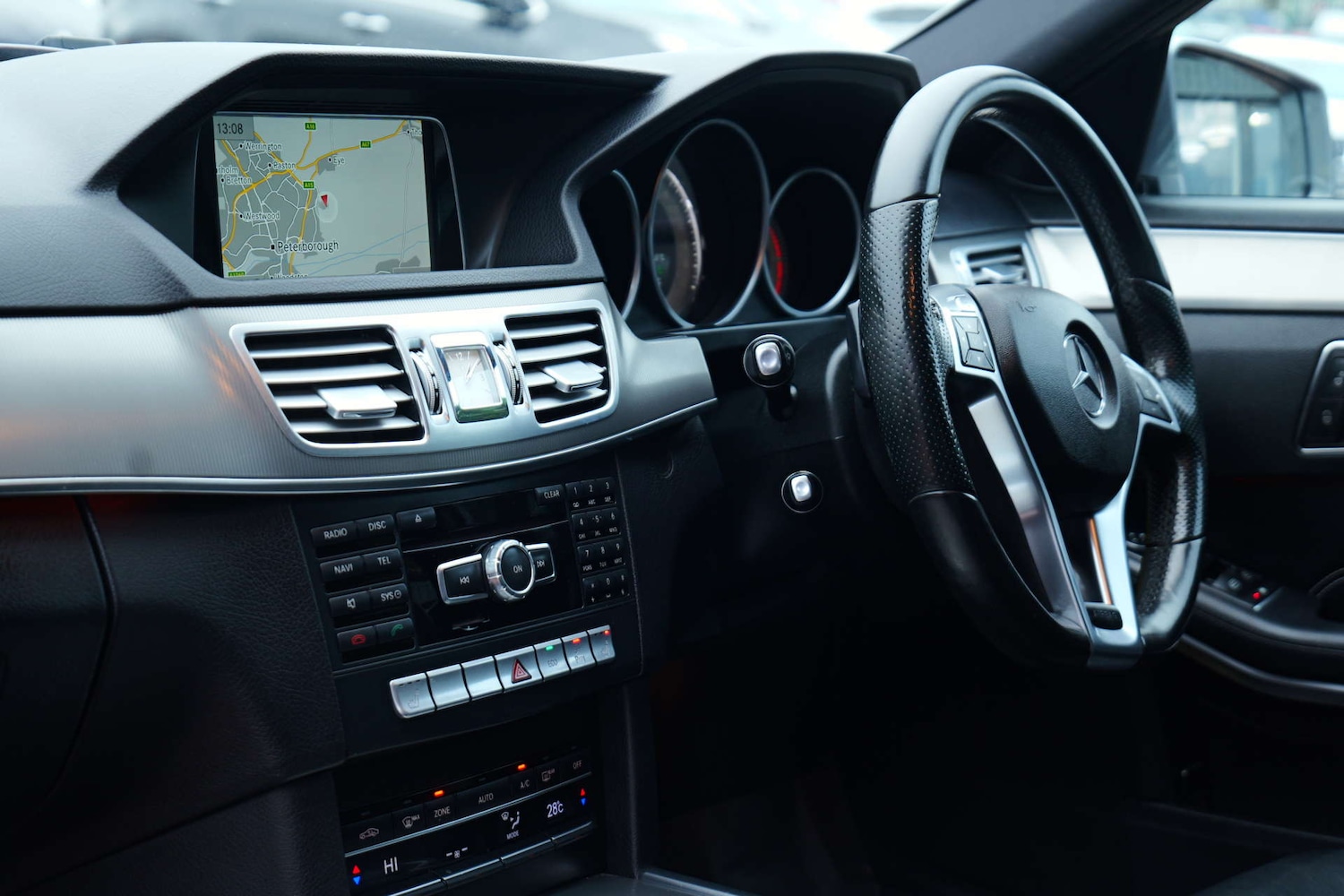 Used Mercedes-Benz E Class 2015 for sale - 76495869: Photo 77