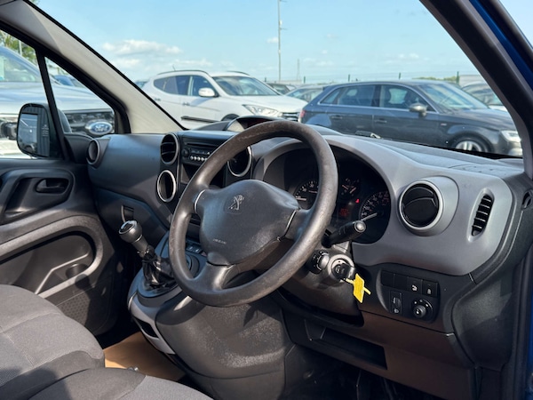 Used Peugeot Partner 2018 for sale - 74707849: Photo 41
