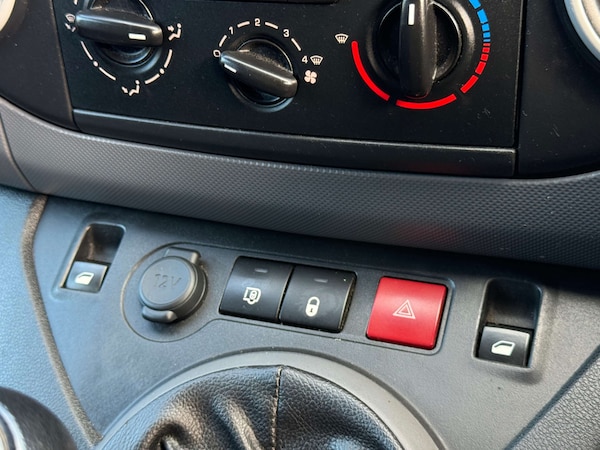 Used Peugeot Partner 2018 for sale - 74707849: Photo 46