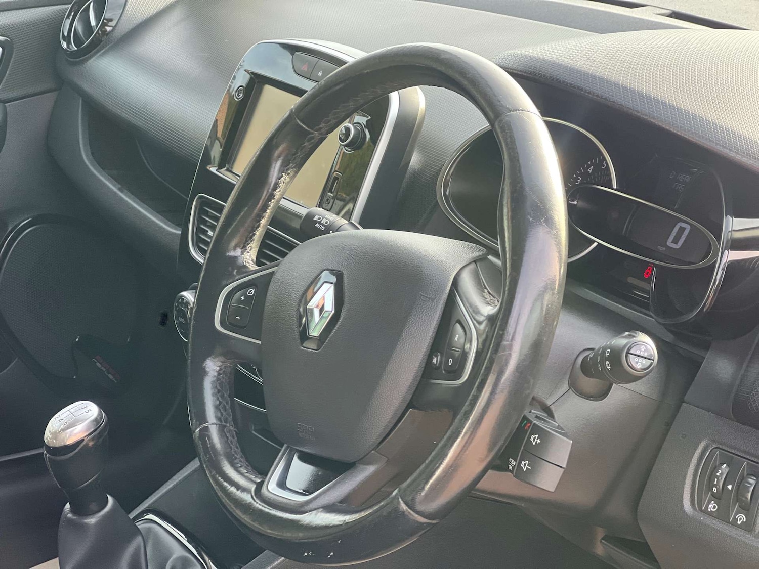 Used Renault Clio 2018 for sale - 77531909: Photo 25