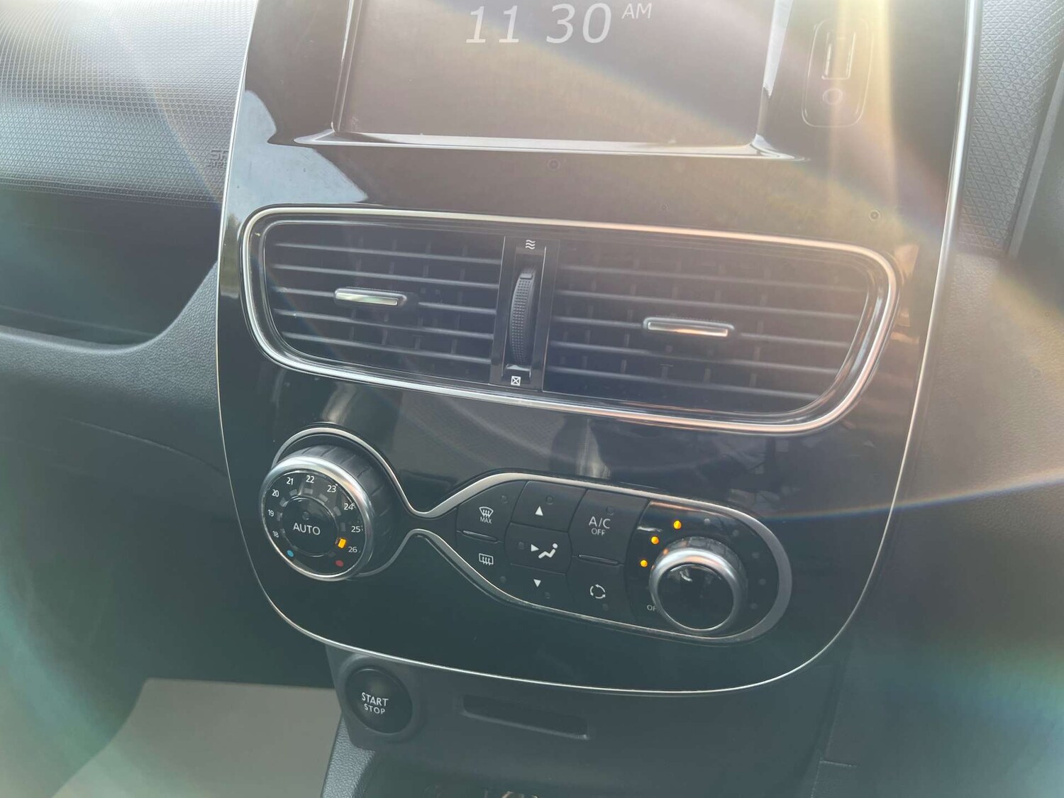 Used Renault Clio 2018 for sale - 77531909: Photo 29