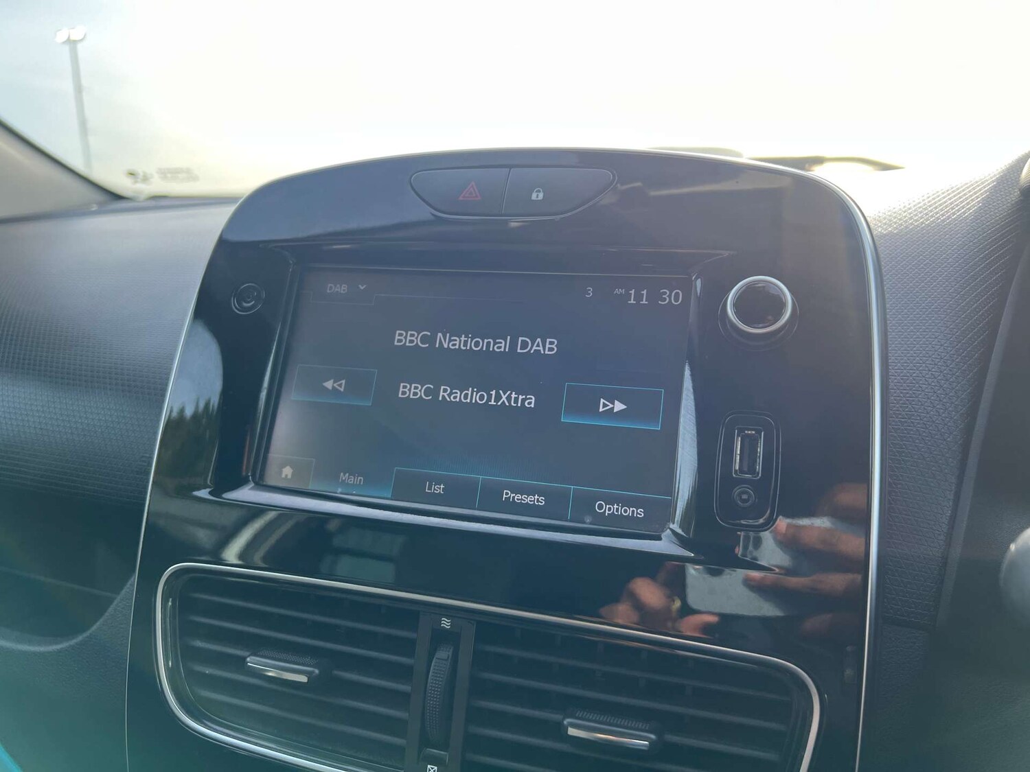 Used Renault Clio 2018 for sale - 77531909: Photo 32