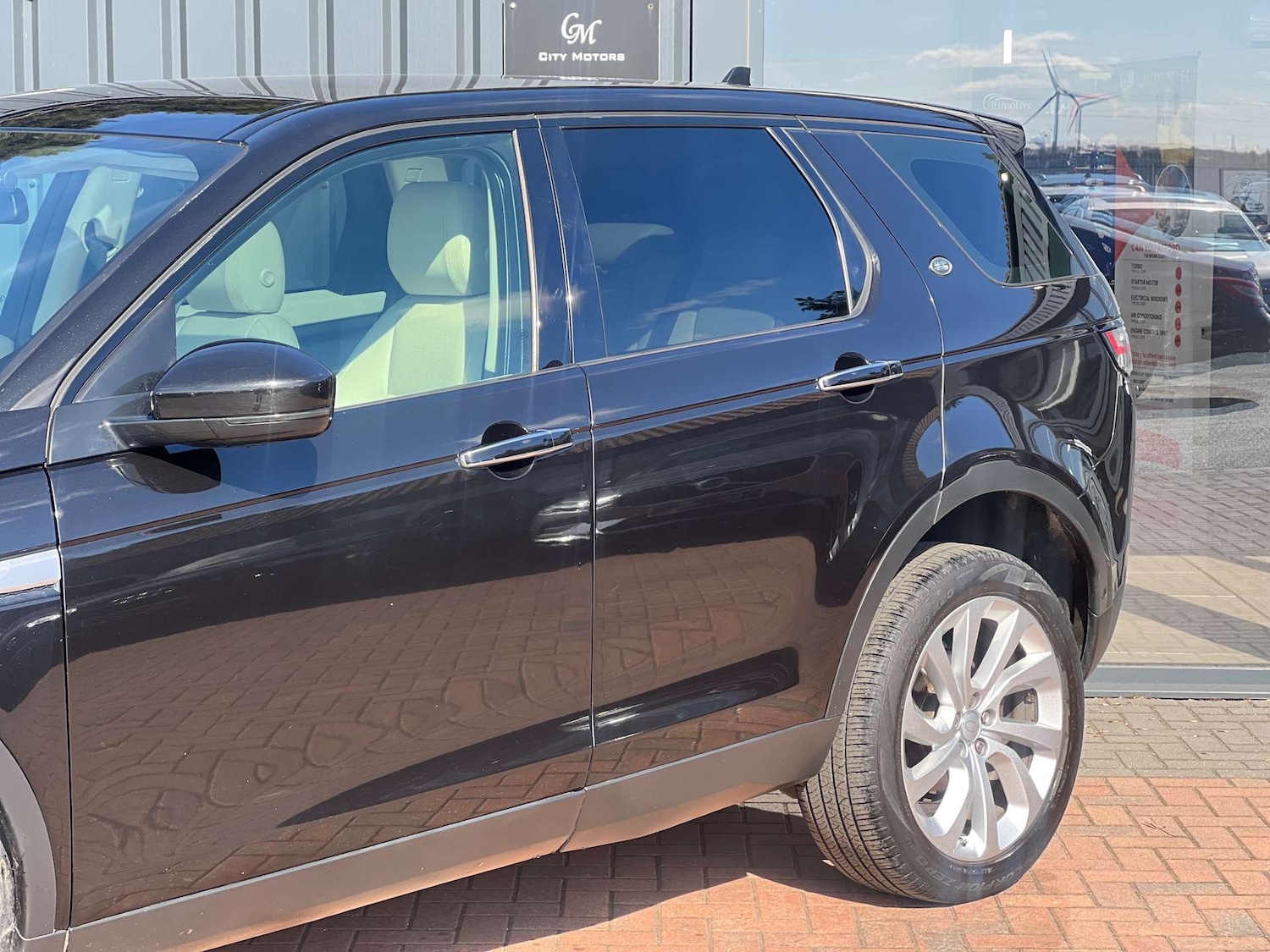 Used Land Rover Discovery Sport 2015 for sale - 78026424: Photo 2