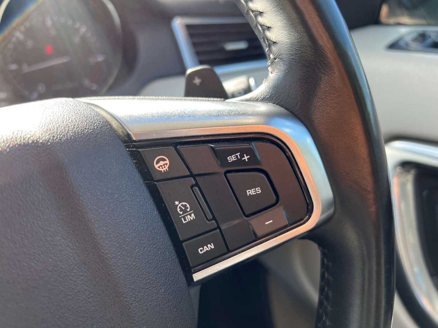 Used Land Rover Discovery Sport 2015 for sale - 78026424: Photo 24