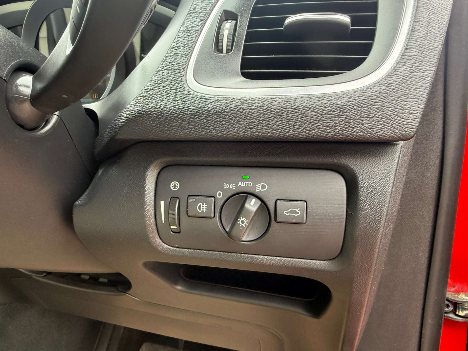 Used Volvo V40 2013 for sale - 76159802: Photo 26