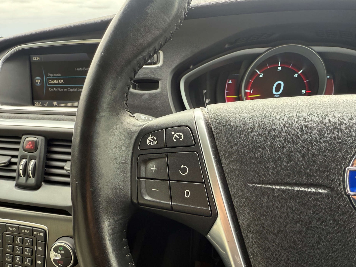 Used Volvo V40 2013 for sale - 76159802: Photo 33