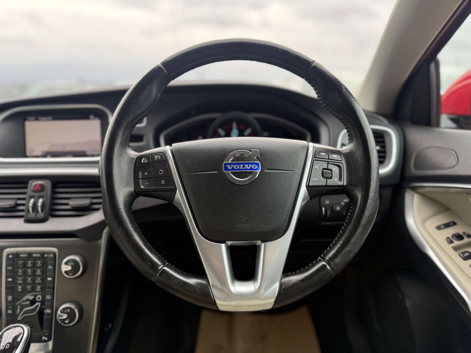 Used Volvo V40 2013 for sale - 76159802: Photo 42