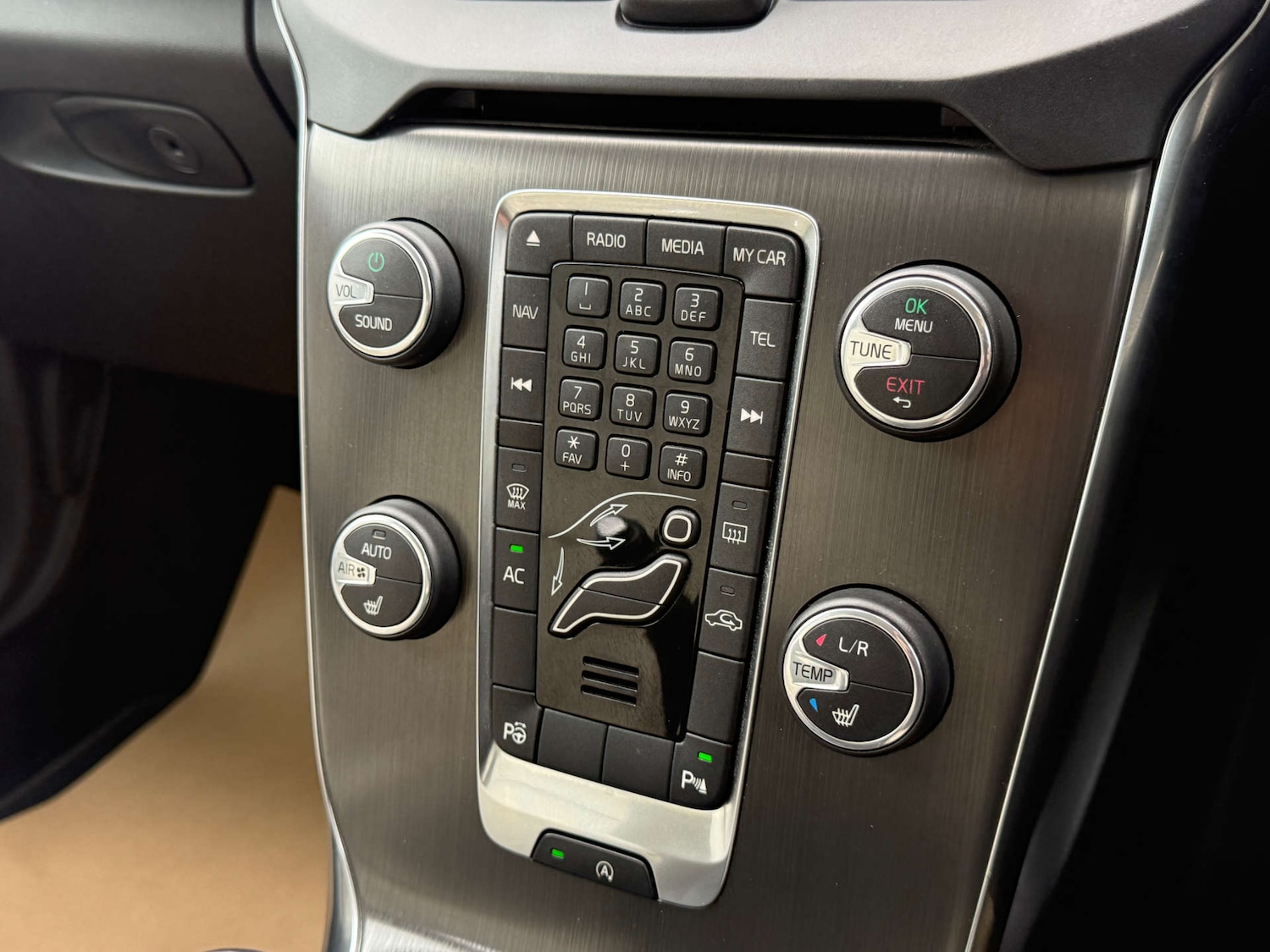 Used Volvo V40 2013 for sale - 76159802: Photo 45